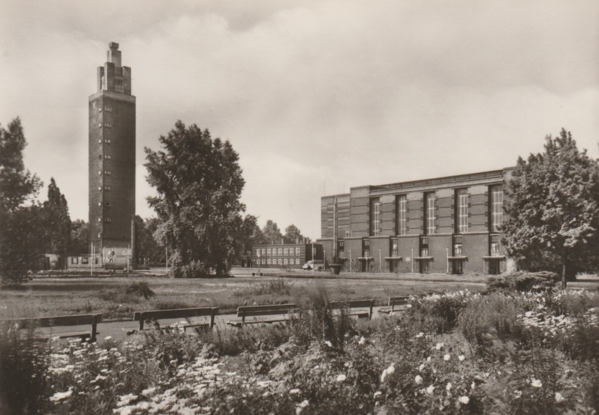 Motiv Aussichtsturm und Stadthalle